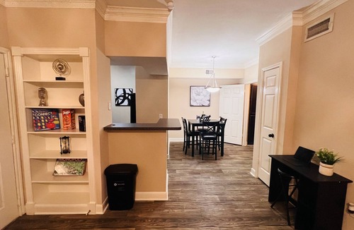 Houston Apartment | Spacious HTX 1BD 1Bth Prkng Pool Gym Med Cntr.