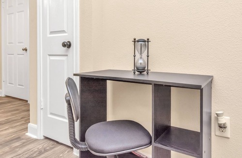 Houston Apartment | Spacious HTX 1BD 1Bth Prkng Pool Gym Med Cntr.