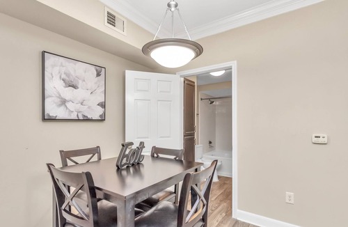 Houston Apartment | Spacious HTX 1BD 1Bth Prkng Pool Gym Med Cntr.