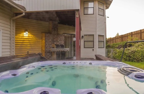 Fairview House | Spacious Huge house with Large Lot with Hot tub near Portland Airport