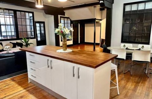 Te Aro Apartment | Spacious Inner-City Apartment!