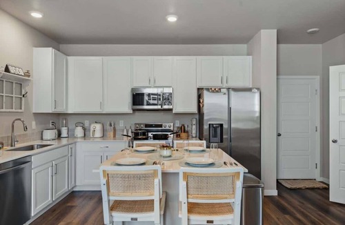 Johnstown Condo | Spacious Johnstown Townie w Garage