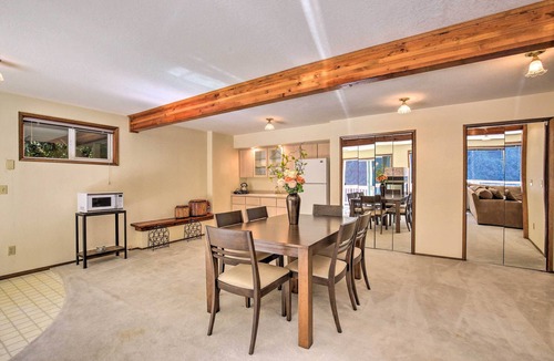 Kalama Apartment | Spacious Kalama Studio w/Riverfront Deck!