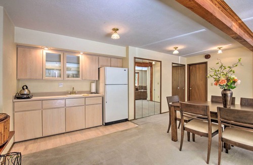 Kalama Apartment | Spacious Kalama Studio w/Riverfront Deck!