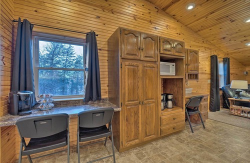 Partridge House | Spacious Kansas Retreat: On-Site Disc Golf!