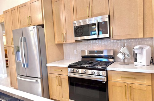 Barker House | Spacious Katy Home Firepit Backyard Sleeps 10
