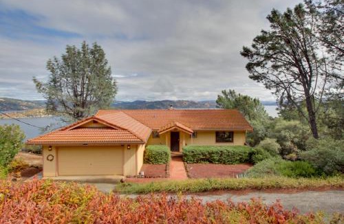 Kelseyville House | Spacious Kelseyville Home with Large Lakefront Deck!
