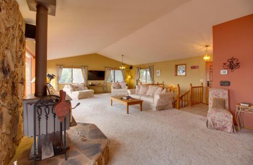 Kelseyville House | Spacious Kelseyville Home with Large Lakefront Deck!