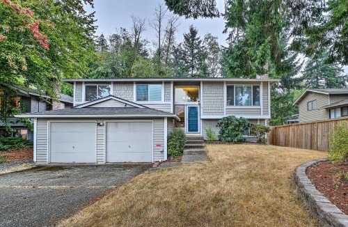 Kent House | Spacious Kent Getaway with Yard, Deck and Grill!