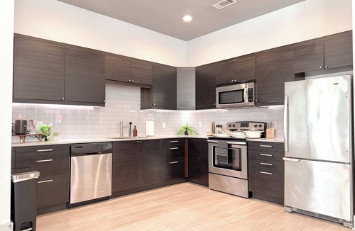 Fort Worth Apartment | Spacious King 1 BDRM Central Historic District, Magnolia, Hospital District