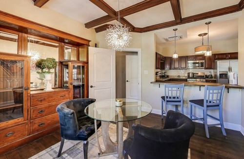 Edgewater Apartment | Spacious King 1BD Top Floor Walkable Edgewater