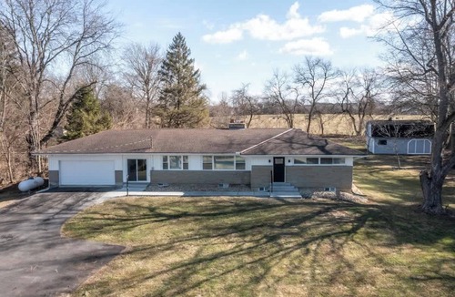 Delaware House | Spacious King Games Fire Pit 5 Min to Zoo!