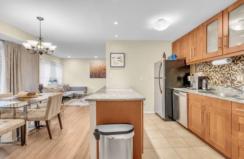 North Bethesda Condo | Spacious - King & Queen Beds - NIH - Pike & Rose