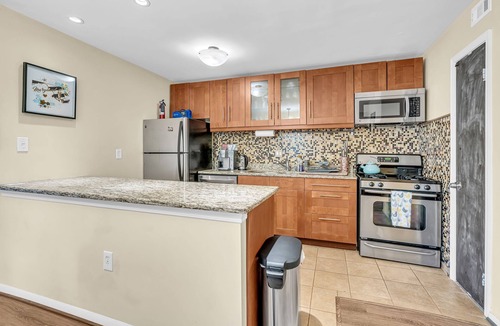 North Bethesda Condo | Spacious - King & Queen Beds - NIH - Pike & Rose