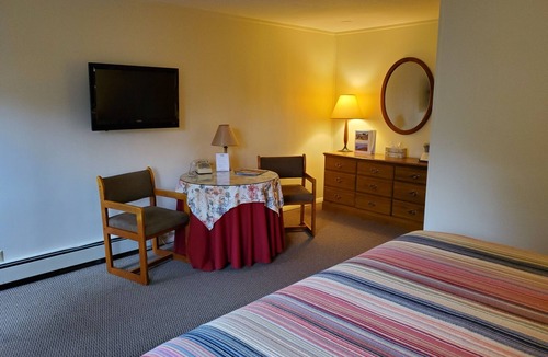 Dryden Apartment | Spacious King Room with AC, WiFi in Peaceful Wilton