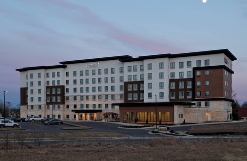 Overland Park Apartment | Spacious King Studio w/Full Kitchen in KS
