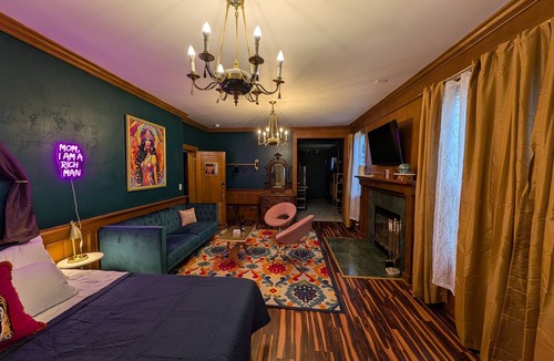 Sturgeon Bay Hotel | Spacious King Suite! Cher inspired unit.