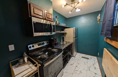 Sturgeon Bay Hotel | Spacious King Suite! Cher inspired unit.