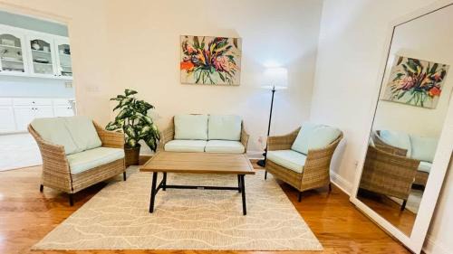 Hattiesburg House | Spacious King Suite Home With Serene Patio