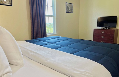 Blanco Hotel | Spacious King Suite in Hotel