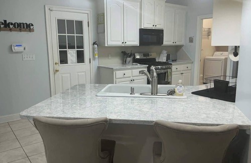 Hattiesburg House | Spacious King Suite Home With Serene Patio