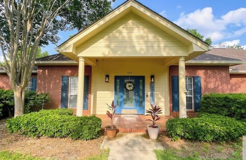 Hattiesburg House | Spacious King Suite Home With Serene Patio