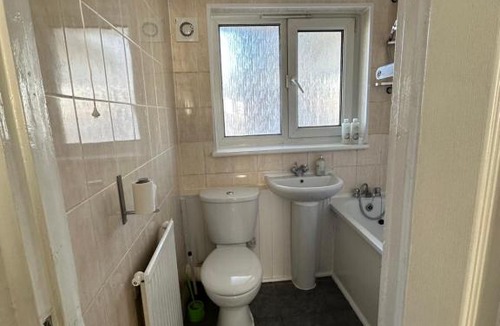 Canning Town House | Spacious Kingsize room