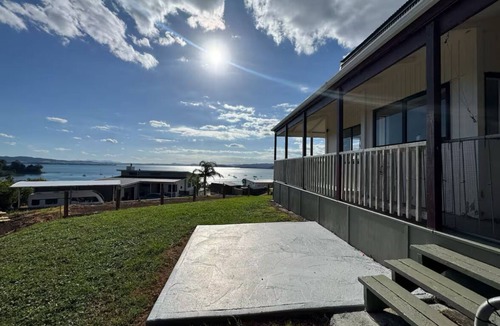 Whangarei Heads House | Spacious Kiwi bach with harbour views