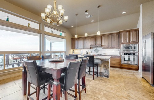 Canyon Lake House | Spacious l Beautiful views l Gameroom l Dog-friendly