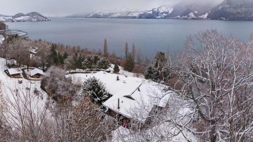 Spiez Apartment | Spacious Lake and Mountain View Villa - 15 min to Interlaken