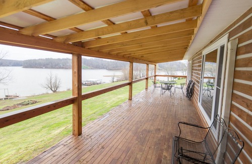 Cadiz House | Spacious Lake Barkley Retreat, 7 Queen Beds, Peaceful Cul-de-Sac , Dock Access