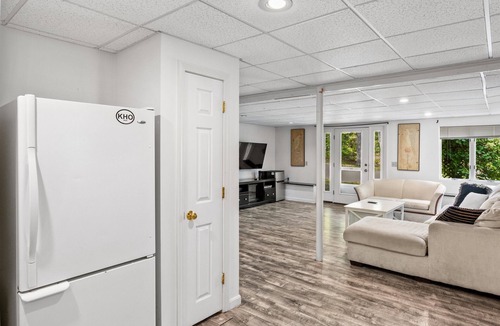 Cotuit House | Spacious Lake Front House w Stunning Scenery