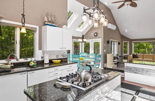 Cotuit House | Spacious Lake Front House w Stunning Scenery