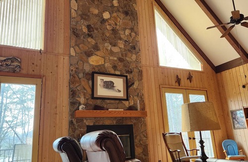 Seneca House | 😎 Spacious Lake Hartwell home with cozy cabin appeal, 15 mins to Clemson🐯 WiFi