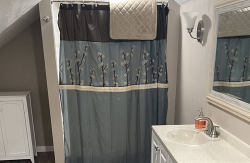 Town of Amboy House | Spacious Lake house