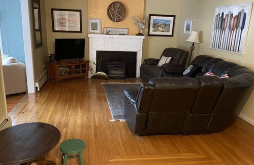 Town of Amboy House | Spacious Lake house