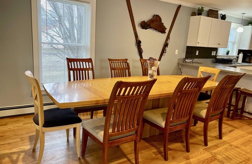 Hunter House | ⭐ Spacious Lake House Just Minutes From The Slopes ⭐