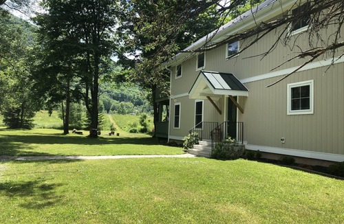 Hunter House | ⭐ Spacious Lake House Just Minutes From The Slopes ⭐