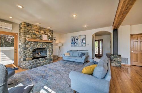 Lake Stevens House | Spacious Lake Stevens Home with Fire Pit, Patio