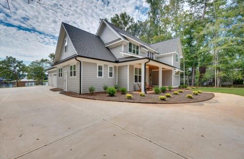 Milledgeville House | Spacious Lake Sinclair Vacation Rental with Dock!