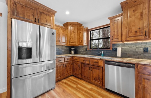 Eagle Rock Cabin | Spacious Lakefront Cabin with bunkroom