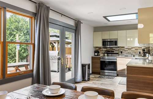 Jonas House | Spacious Lakefront house with Private pool and Hot Tub