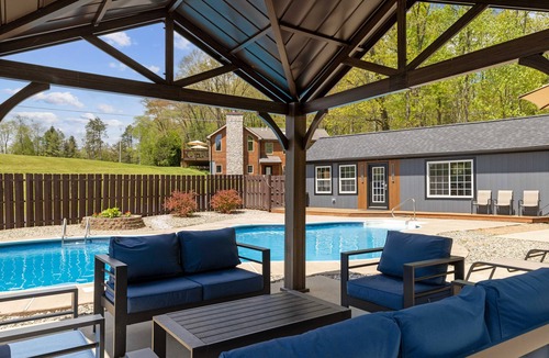 Jonas House | Spacious Lakefront house with Private pool and Hot Tub