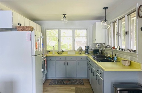 Winthrop Cottage | Spacious Lakefront Home, Large deck, SUP, Firepit & Dock!