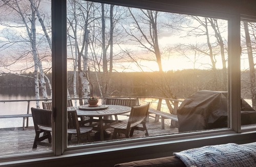 Winthrop Cottage | Spacious Lakefront Home, Large deck, SUP, Firepit & Dock!