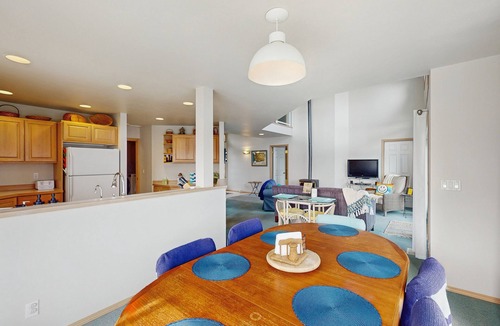 Lake Goodwin House | Spacious lakefront house with private dock, hot tub and firepit