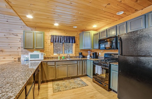Schroon Lake House | Spacious lakefront chalet with washer/dryer, beach & dock