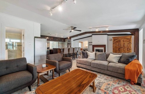 Spicewood House | Spacious Lakehouse-Dock-King bds