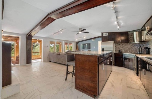 Spicewood House | Spacious Lakehouse-Dock-King bds