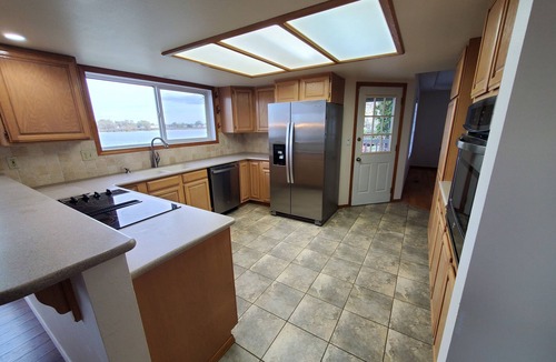 Moses Lake House | Spacious Lakehouse Getaway. Private Dock with large fenced Backyard and Gameroom